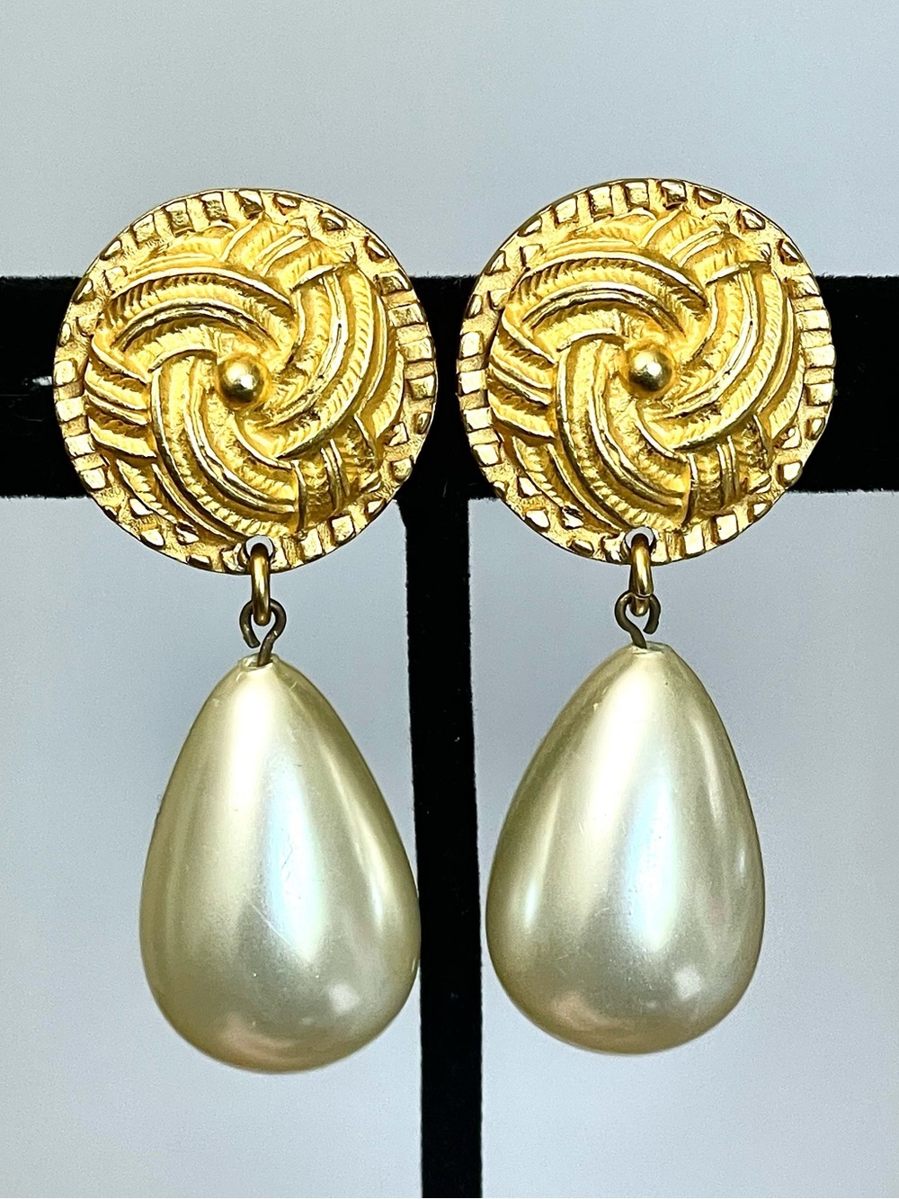 Erwin Pearl Vintage Gold Swirl Pearl Clip Earrings Drop Dangle Runway Statement